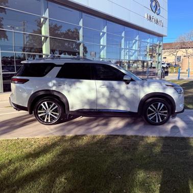 2024 Nissan Pathfinder Platinum