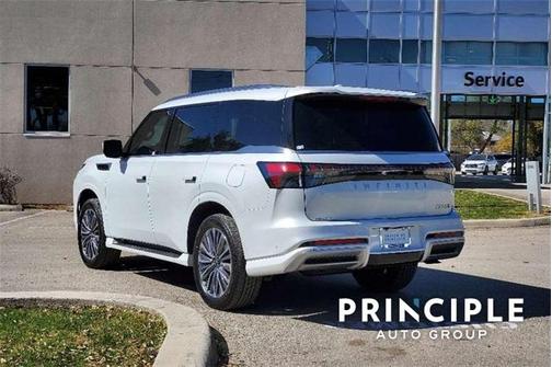 2025 INFINITI QX80 Luxe