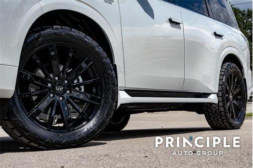 2025 INFINITI QX80 Luxe