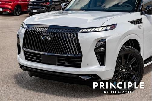 2025 INFINITI QX80 Luxe