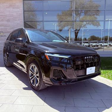 Mythos Black Metallic 2025 Audi Q7 45 Premium Plus