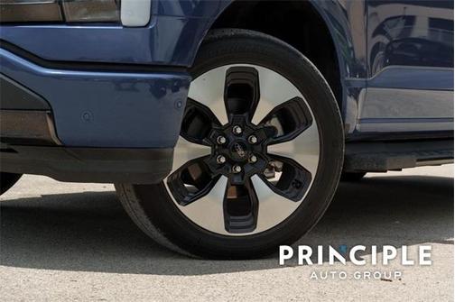 2022 Ford F-150 Lightning Platinum