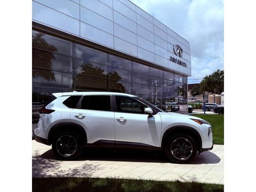 Pearl 2024 Nissan Rogue SV