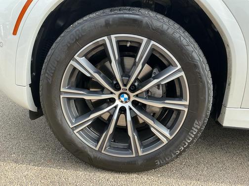 2025 BMW X6 xDrive40i