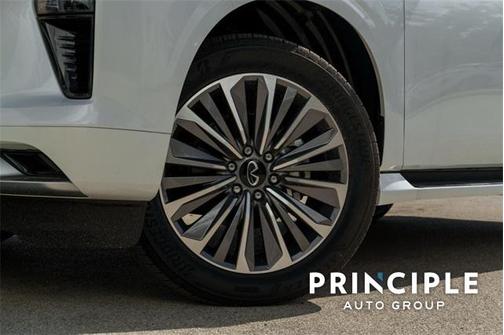 2025 INFINITI QX80 Luxe
