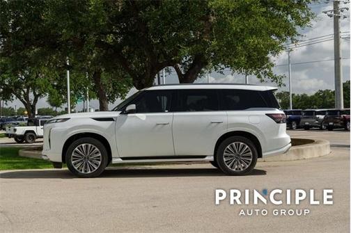 2025 INFINITI QX80 Luxe