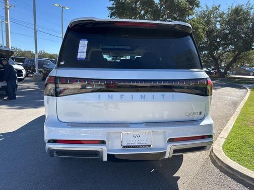 2026 INFINITI QX80 Luxe