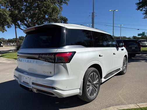 2026 INFINITI QX80 Luxe