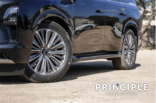 2025 INFINITI QX80 Luxe