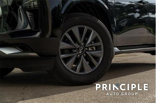 2025 INFINITI QX80 PURE