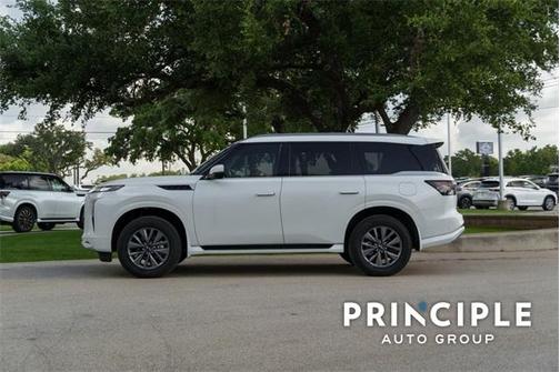 2025 INFINITI QX80 PURE