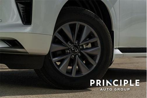 2025 INFINITI QX80 PURE