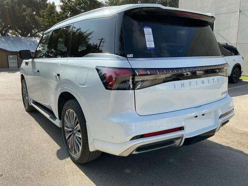 2026 INFINITI QX80 Luxe