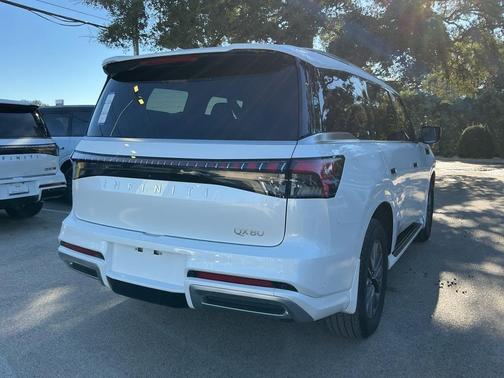 2025 INFINITI QX80 PURE