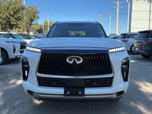 2025 INFINITI QX80 PURE