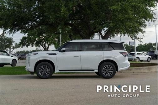 2025 INFINITI QX80 PURE