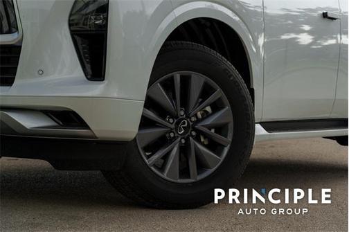 2025 INFINITI QX80 PURE