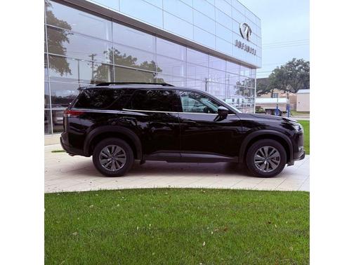 Super Black 2025 Nissan Pathfinder SV