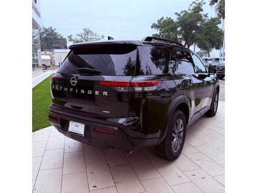 Super Black 2025 Nissan Pathfinder SV