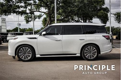 2025 INFINITI QX80 Luxe