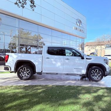 2024 GMC Sierra 1500 SLT