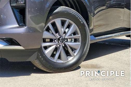 2025 INFINITI QX80 PURE