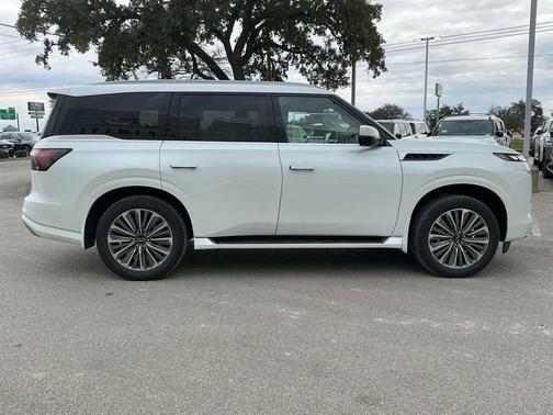 Radiant White 2026 INFINITI QX80 Luxe