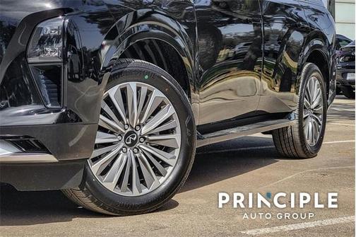2025 INFINITI QX80 Luxe