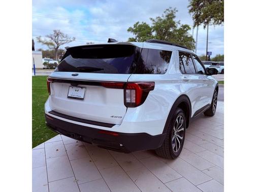 Star White 2025 Ford Explorer ST-Line