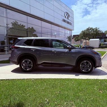 Gun Metallic 2025 Nissan Rogue SV