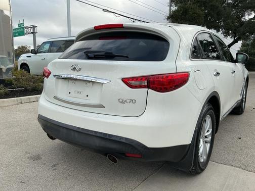 2014 INFINITI QX70 Base