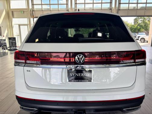Pure White 2025 Volkswagen Atlas 2.0T SE w/Technology