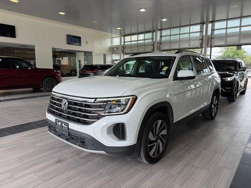 Pure White 2025 Volkswagen Atlas 2.0T SE w/Technology