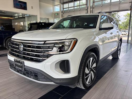 Pure White 2025 Volkswagen Atlas 2.0T SE w/Technology