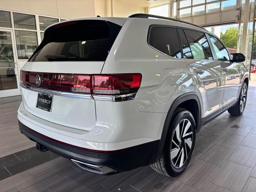 Pure White 2025 Volkswagen Atlas 2.0T SE w/Technology