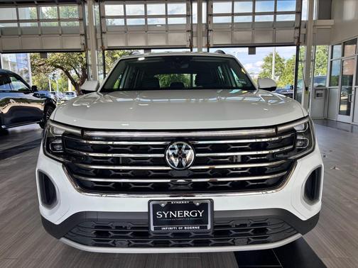 Pure White 2025 Volkswagen Atlas 2.0T SE w/Technology