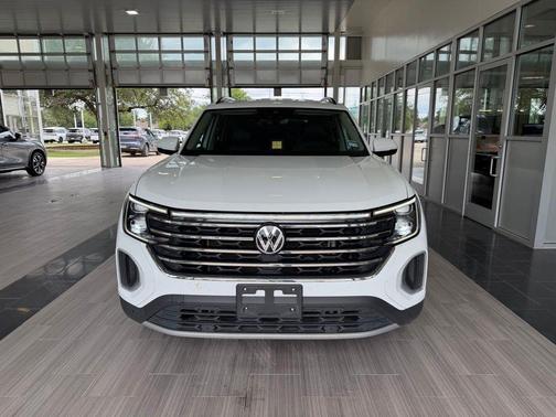 Pure White 2025 Volkswagen Atlas 2.0T SE w/Technology
