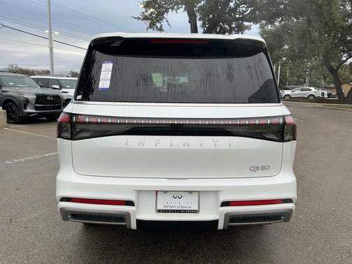 2026 INFINITI QX80 Luxe
