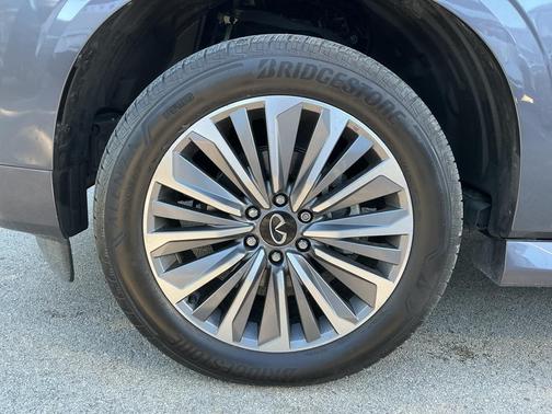 2025 INFINITI QX80 Luxe