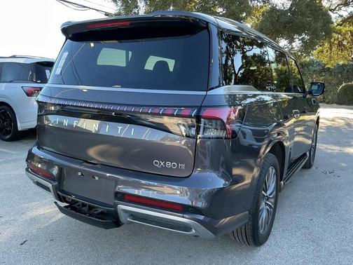 2025 INFINITI QX80 Luxe