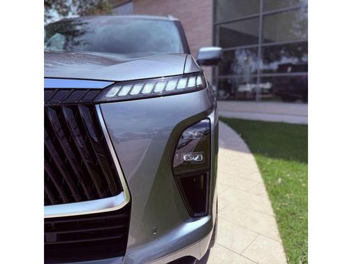 Dynamic Metal 2026 INFINITI QX80 Luxe