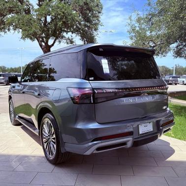 Dynamic Metal 2026 INFINITI QX80 Luxe