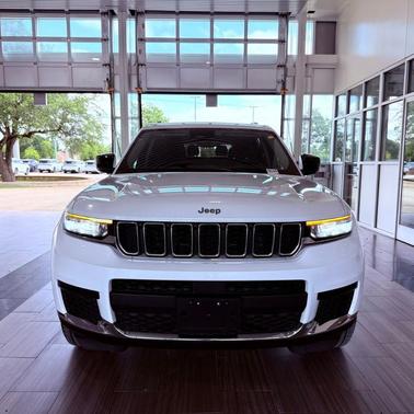 Bright White Clearcoat 2023 Jeep Grand Cherokee L Laredo