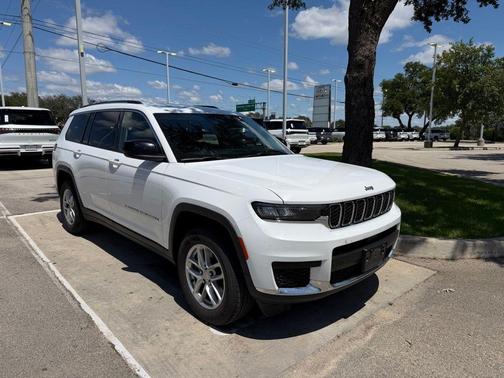 Bright White Clearcoat 2023 Jeep Grand Cherokee L Laredo