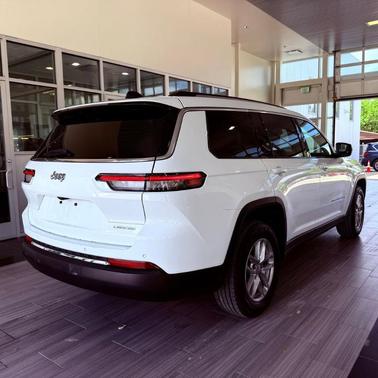 Bright White Clearcoat 2023 Jeep Grand Cherokee L Laredo