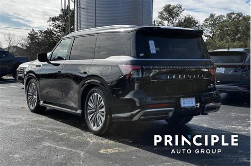 2025 INFINITI QX80 Luxe
