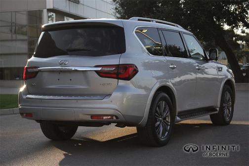 2022 INFINITI QX80 Luxe