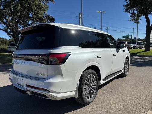 2026 INFINITI QX80 Luxe