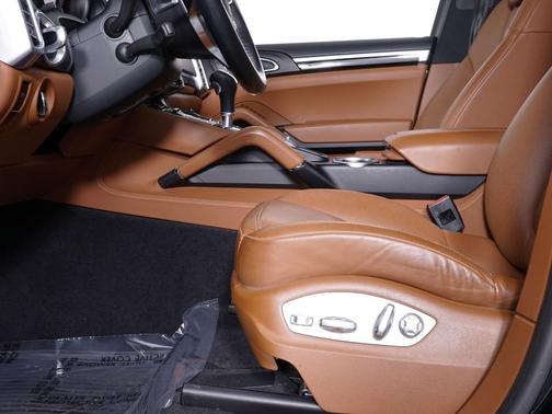 2017 Porsche Cayenne Platinum Edition