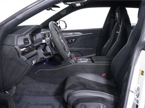 2023 Lamborghini Urus Performante